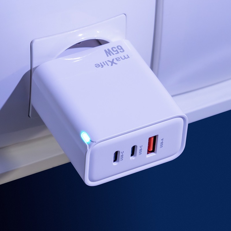 maXlife 65W PD USB+2xUSB-C lader - Billede 2